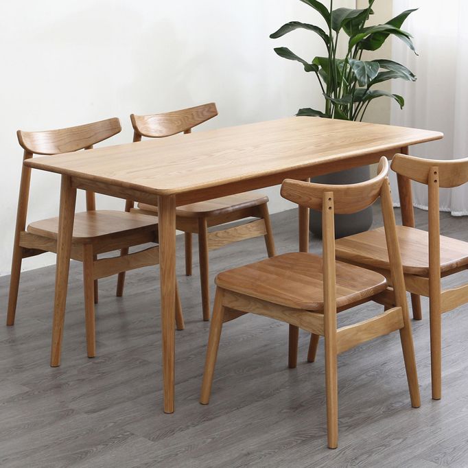 Table à manger décontractée rectangle Tone brune table fixe avec du bois massif en chêne