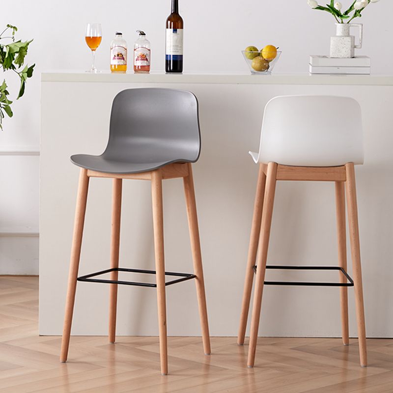Modern Low Back Stool Plastic Footrest Bar Stool with Solid Wood Legs