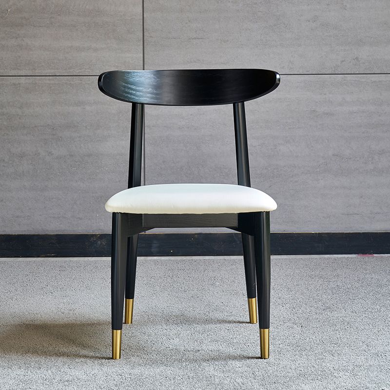Chaise latérale en bois de finition mate de style moderne, chaise latérale à dossier ouvert pour salle à manger