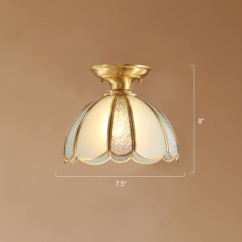 Hemisperische foyer plafondarmatuur traditioneel louche glas 1-licht semi-spoellicht met geschulpte rand
