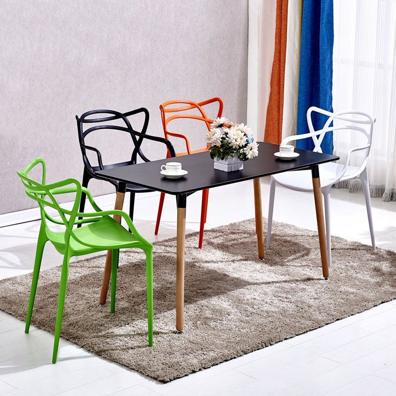 Silla contemporánea con respaldo abierto, silla lateral con brazo de comedor y patas de plástico