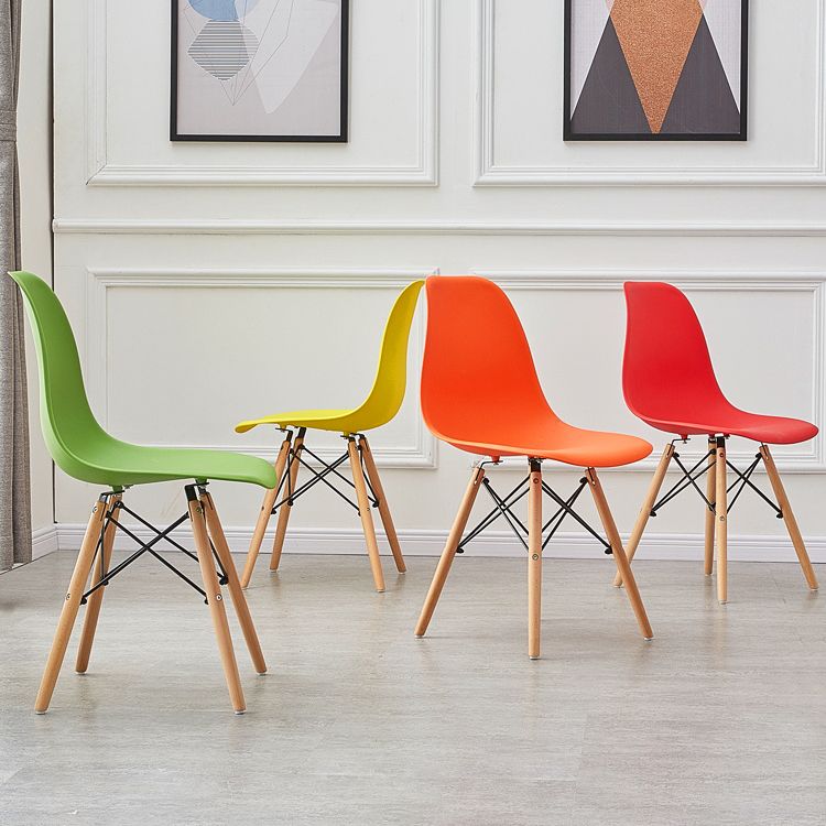 Chaise de salle à manger de style contemporain Solid Single Dining Dining Fermless Fix avec des jambes en bois