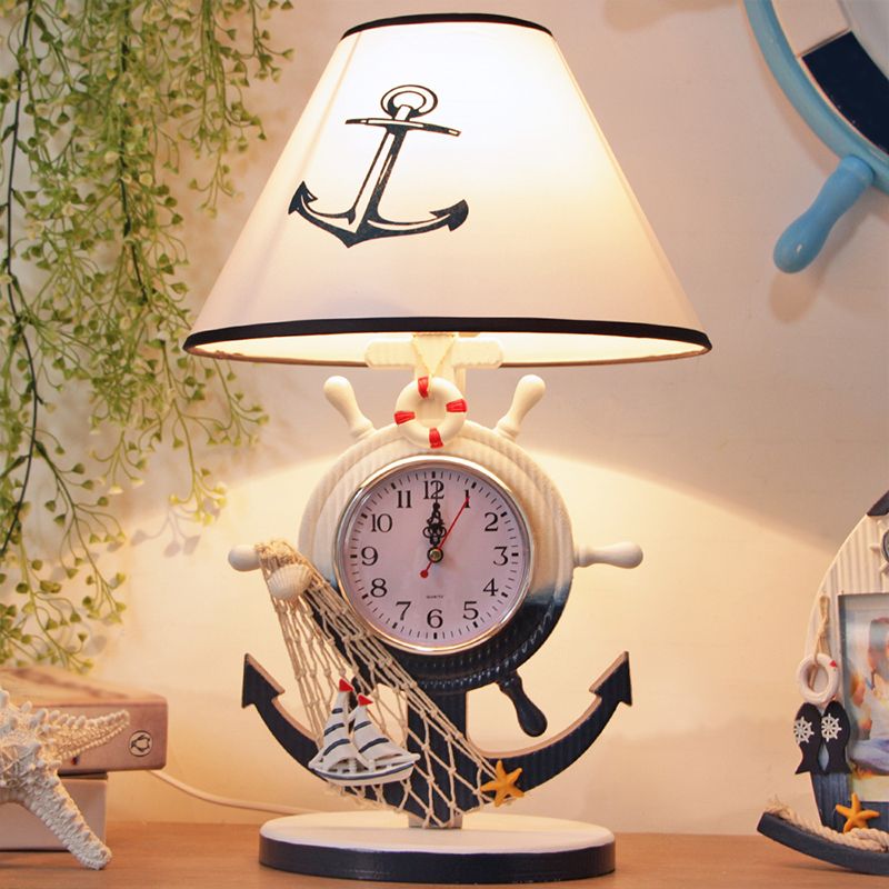 Illuminazione da tavolo con base del timone Lampada da comodino in resina stile bambini con lampadina singola sfumata blu con design a orologio