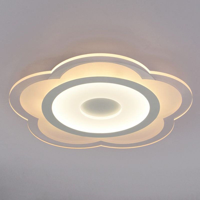 Floral Living Room LED Flush Mount Acrylic Modern Flushmount Ceiling Light in Clear