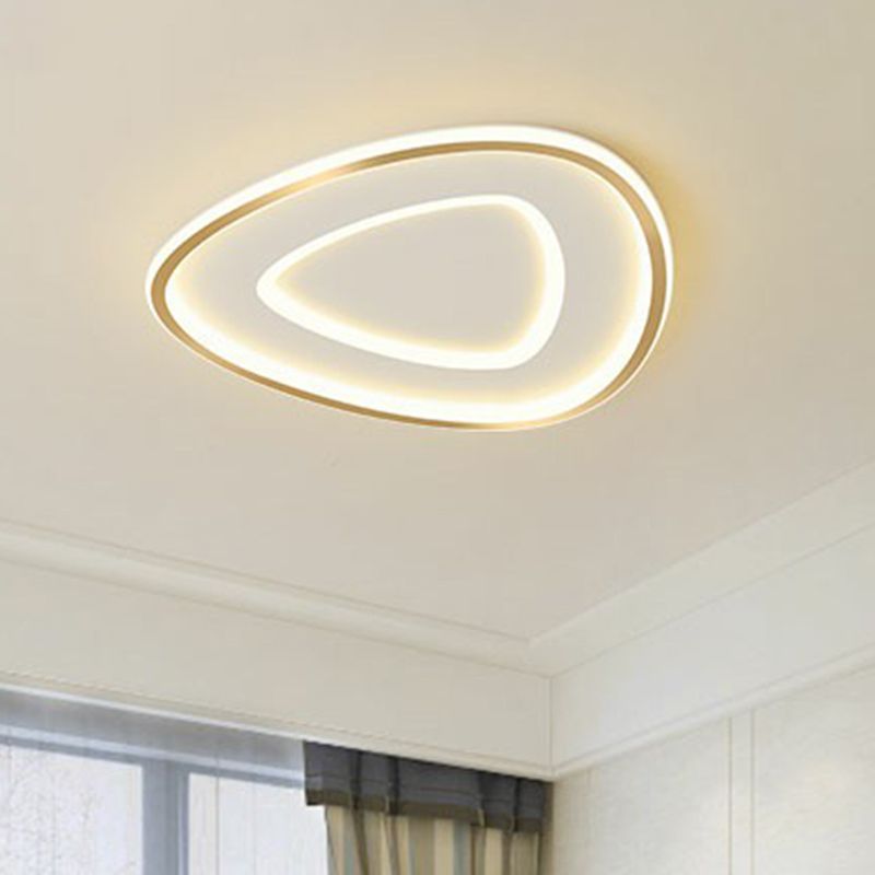 Goldene, tropfenförmige Deckenbeleuchtung, schlichte LED-Unterputzleuchte aus Acryl