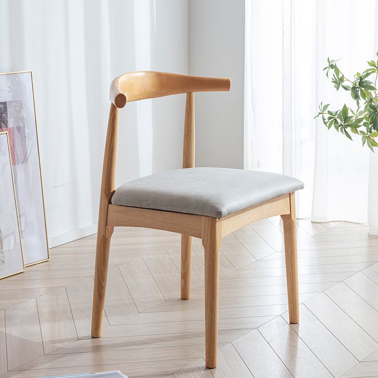 Silla lateral escandinava para el hogar, silla de comedor tapizada de madera con respaldo abierto