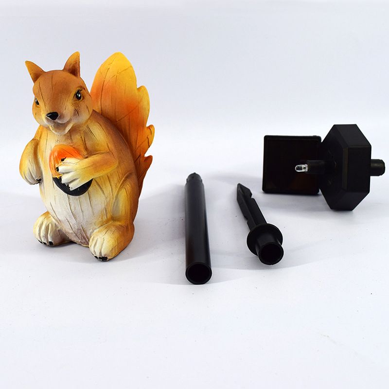 Resin Squirrel Shaped LED Lawn Lighting Artistic Brown Solar Stake Light for Courtyard