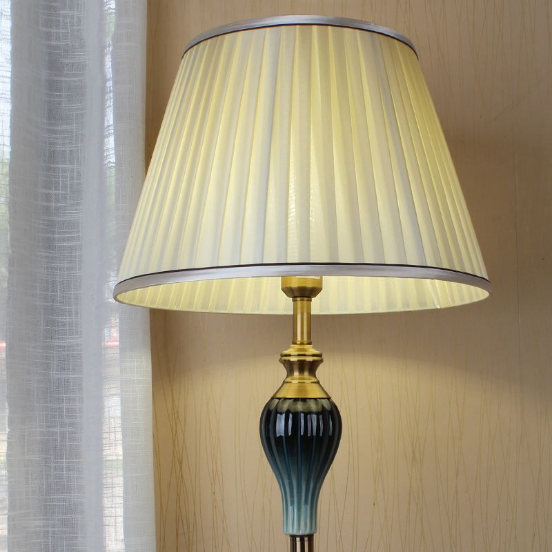 Moderne vloerlamp Huishoudelijke vloerverlichting met stofschaduw voor zitkamer