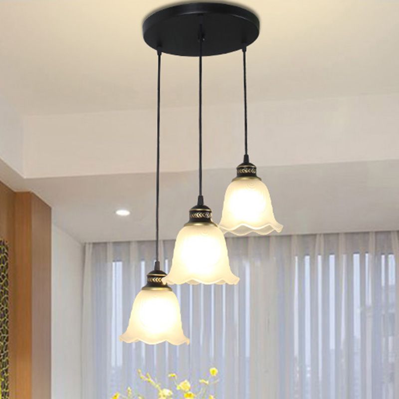 Opal Glass Bell Shade Appeding Light Rustic Room Rusant Light con rivestimento smerlato in nero