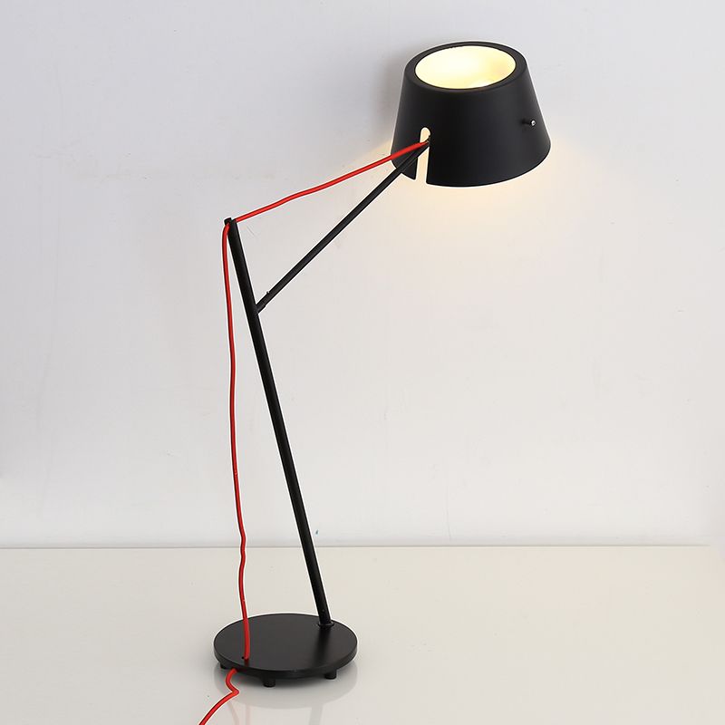 Lampada da scrivania in stile moderno a 1 luce con paralume metallico con finitura nera Lampada da lettura affusolata per soggiorno