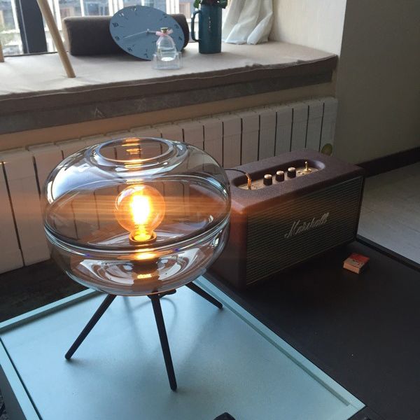 Lampe de table en verre de tambour de style nordique de style simplicité 11,5 "de largeur de chambre à coucher avec base de trépied en métal noir