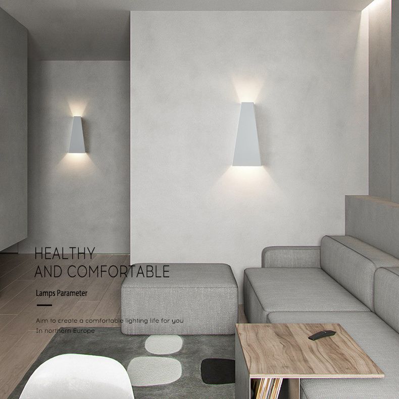 Polygon Wall Sconce Lighting Modern Style Metal 2-Lights Sconce Light in Black and White