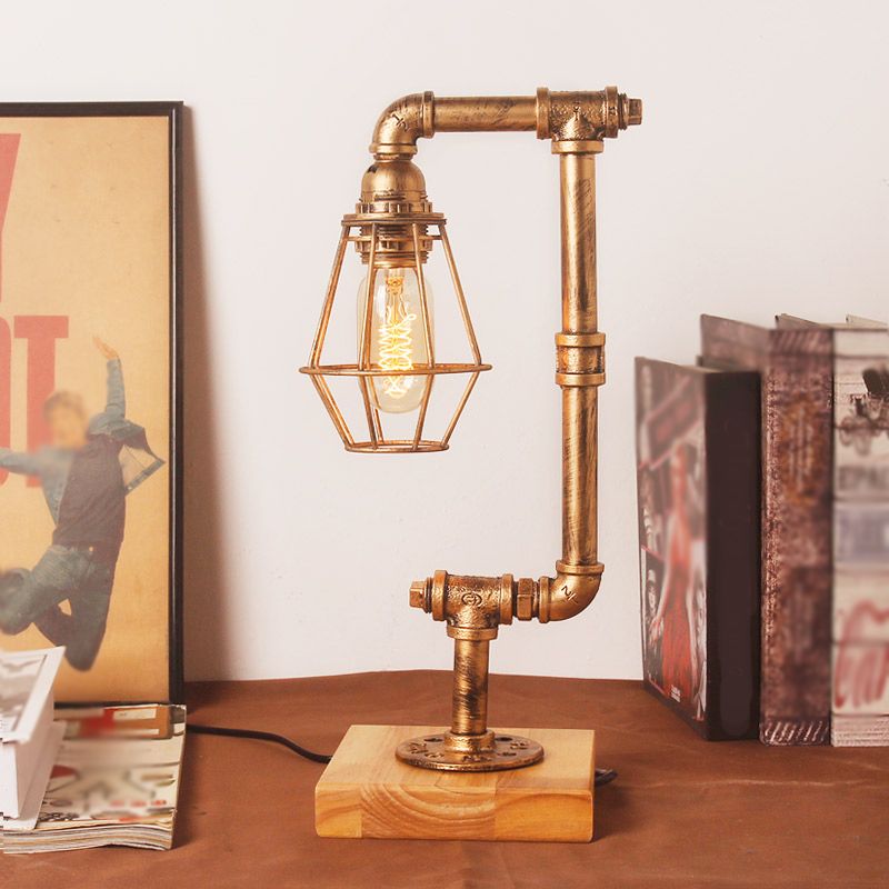 Lampada da tavolo con tubatura industriale 1 illuminazione da tavolo in metallo con base in legno e protezione del filo in bronzo per soggiorno