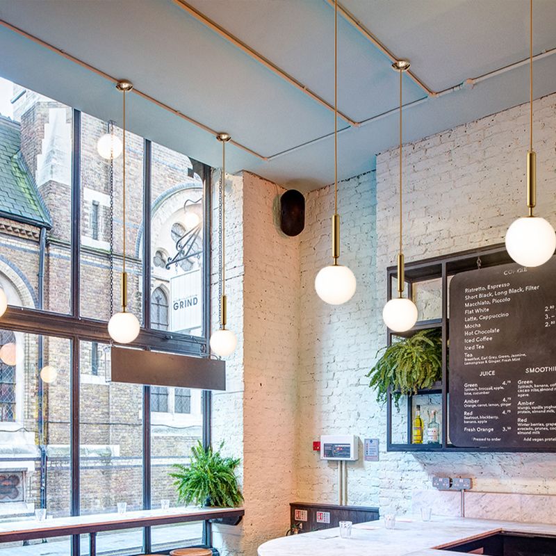 Forme sphérique Éclairage suspendu en verre de style moderne 1 lampe suspendue légère pour le salon