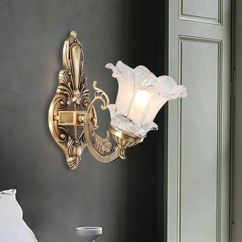 1/2-Head Floral Wall Lamp Vintage Brass Clear Fluted Glass Curved Arm Wall Sconce Lighting for Living Room