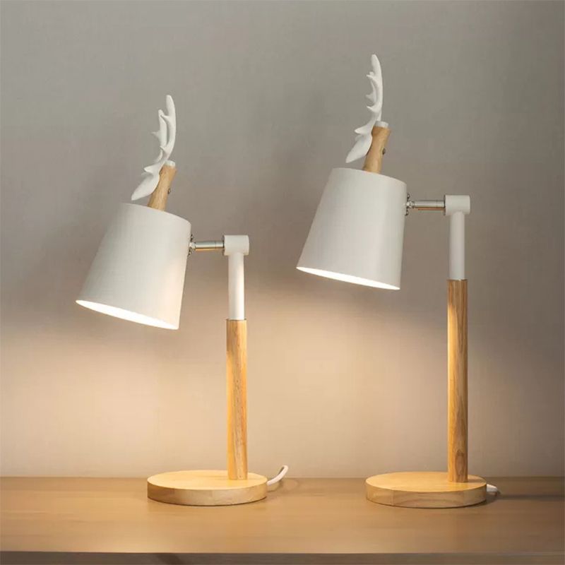 Rotatable Wood Desk Light with Animal Deco Living Room 1 Light Nordic Style Table Lamp in Beige