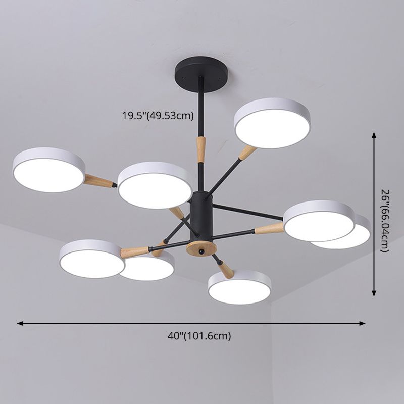 Apparecchiatura di illuminazione a sospensione dei cerchi metallici.