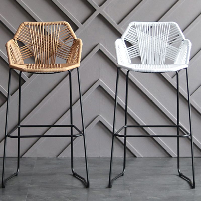 Scandinavian Plastic Rattan Bar Stool Armed Bucket Stool with Metal Legs