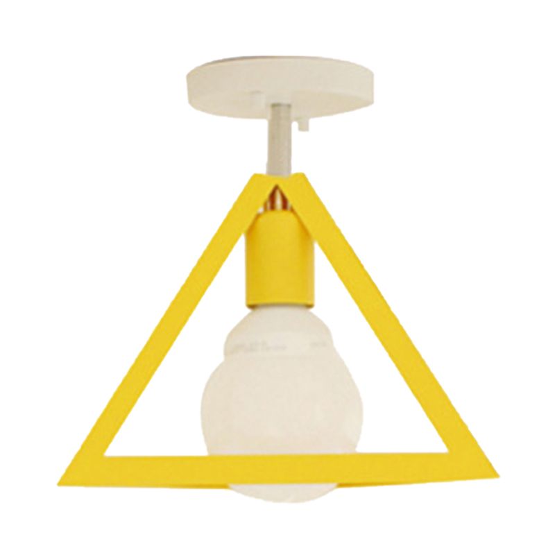 Lámpara de techo semi empotrada de jaula de alambre industrial retro con pantalla triangular Lámpara de techo de metal de 1 cabezal en negro/gris/blanco