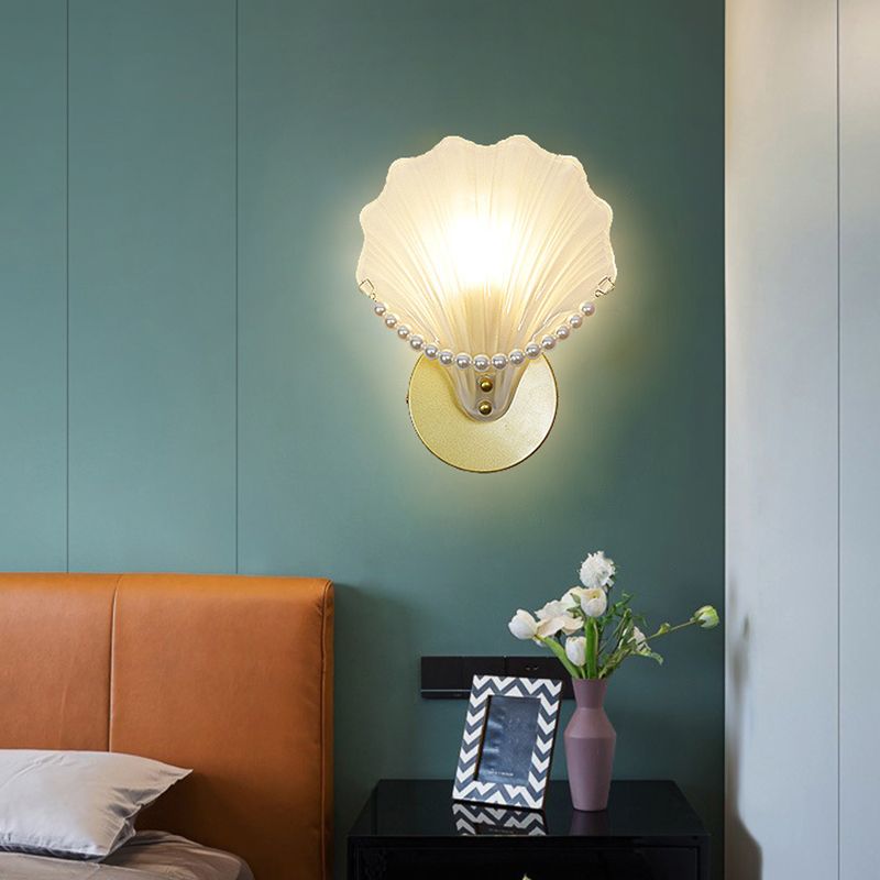 Modern Shell Wall Lamp 1-Light Wall Mount Lamp with Glass Shade for Bedroom