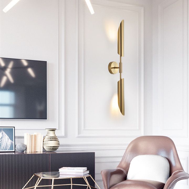 Linear Shade Wall Sconce Modern Style Metal Wall Mount Light Fixture in Gold