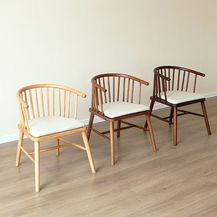 Chaise d'intérieur minimaliste avec base en bois, chaise Winsor de 21 pouces de large avec 4 pieds pour restaurant