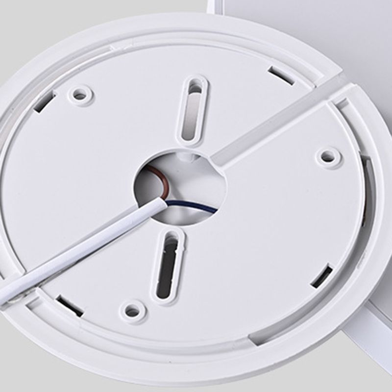 Modern Circular Flush Ceiling Light Metal Flush Mount Lighting in White