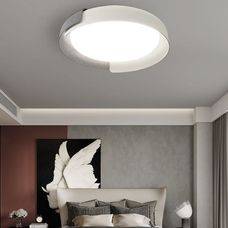 Lacquered Metal LED Ceiling Light in Modern Simplicity Acrylic Circular Flush Mount for Bedroom