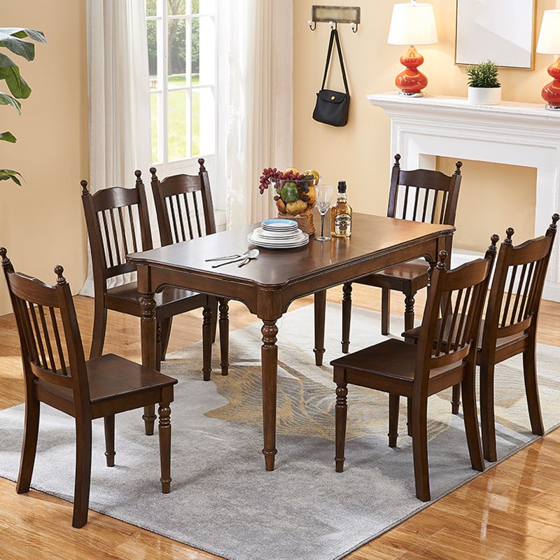 Mesa de comedor medieval moderna rectangular de madera de caucho en color marrón con 4 patas