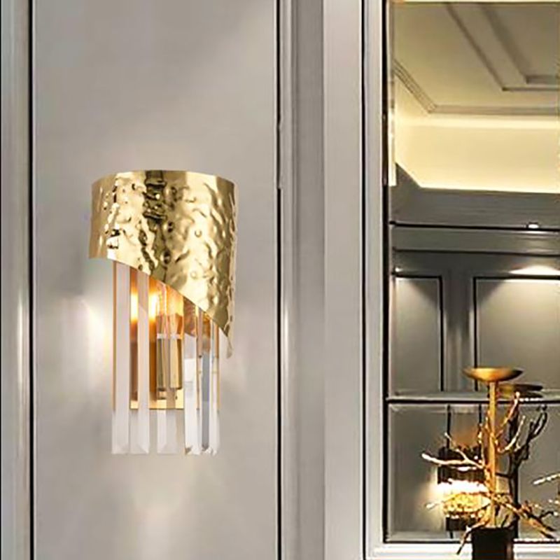 Golden Metallic Wall Sconce Modern Style Cylinder Applexer Lumière avec Crystal Block pour le salon