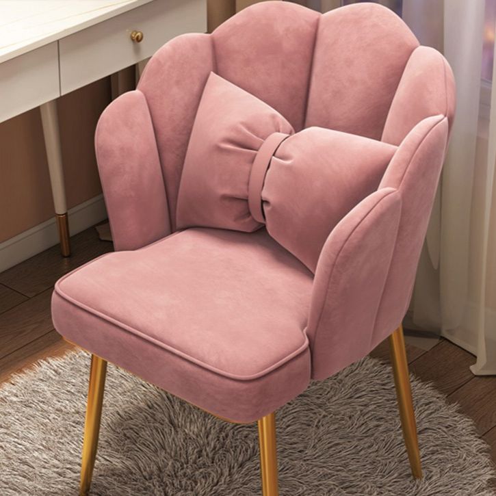 Chaise d'appoint contemporaine en métal, avec bras rembourrés, avec couronne et dossier supérieur