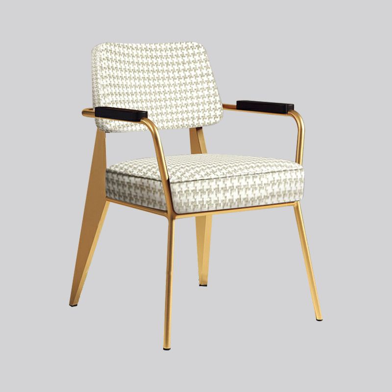 Sillón escandinavo interior Silla de comedor tapizada de metal con respaldo abierto