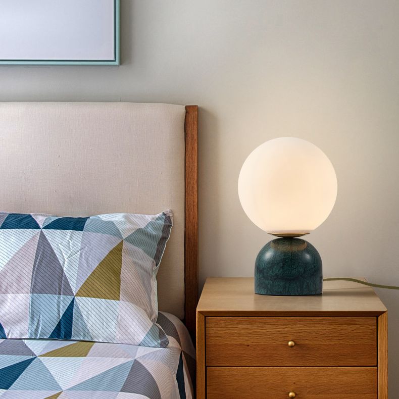 Lámpara de mesa de globo de vidrio en el estilo artístico moderno Luz de mesa de mármol para el dormitorio