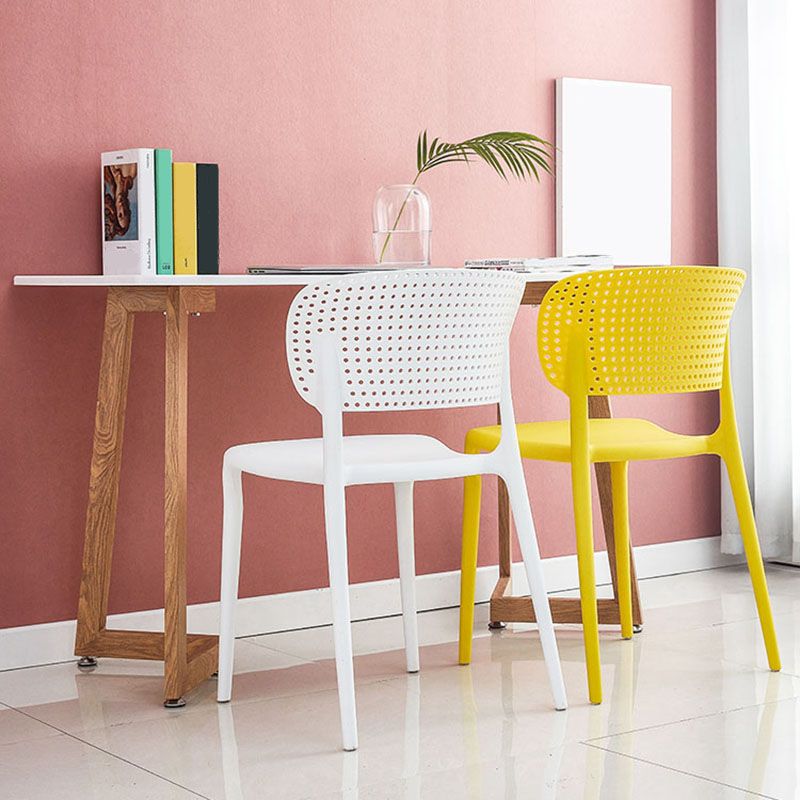Chaise sans bras de salle à manger en plastique de style contemporain, chaises latérales de salle à manger à dos ouvert