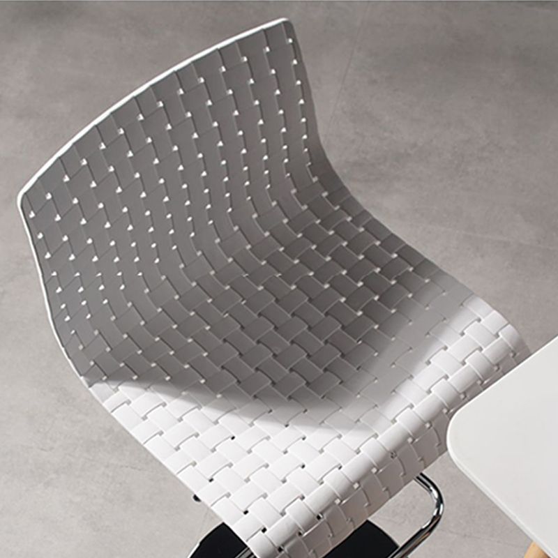 Industrial Style Liftable Bar Stool Plastic Counter Bar Stool with Metal Legs