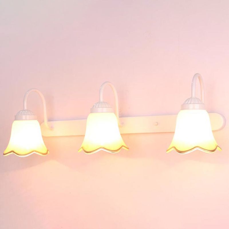 Minimalistische Eitelkeitsleuchten mit Glasschatten für das Waschraum des Bades