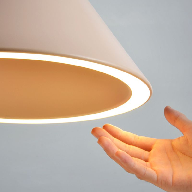 Nordic moderne suspendu au plafond Cône Fer 1-Light Pendant Light pour chambre à coucher