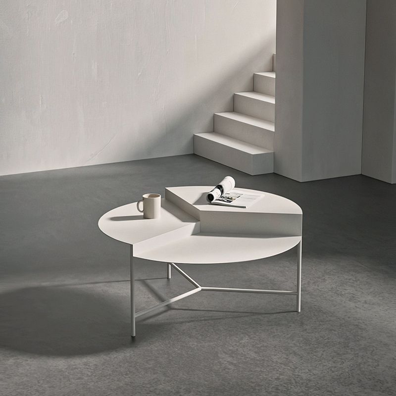 Mid-Century Modern Rond Coffee Table with 3 Legs in Iron 17.72" High