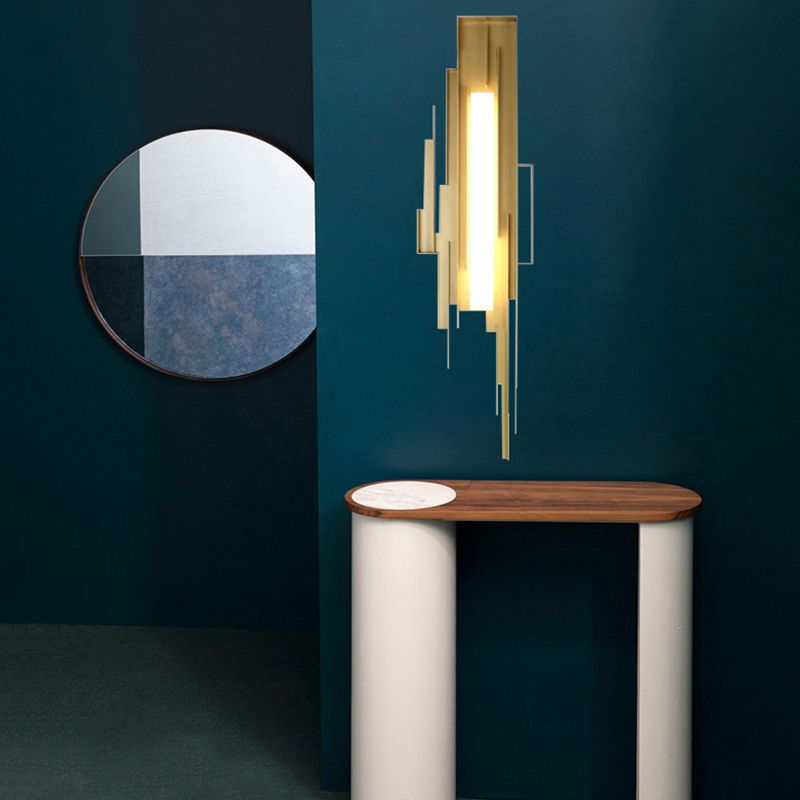 Luz de pared de metal de sombra única estilo moderno 1 lámpara de montaje de pared ligera en oro