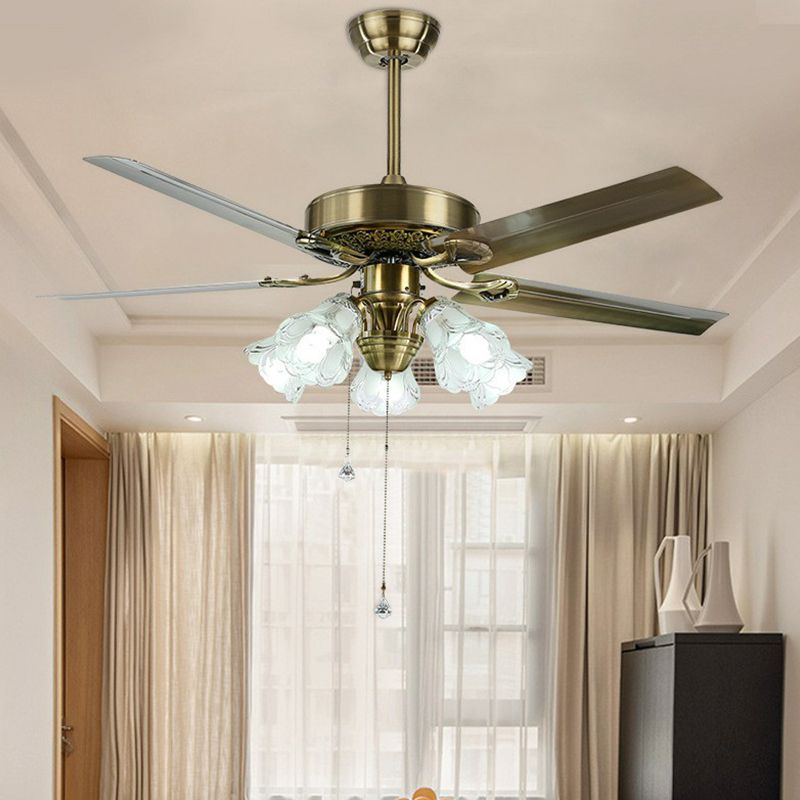 Fleur de verre givrée Semi Flush Rustique 52 "de large 3 lumières salle à manger suspendue au ventilateur de ventilateur, 3 lames