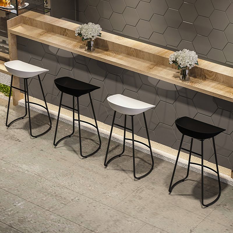 Industrial Plastic Counter Stool Armless Bar Stool with Metal Base