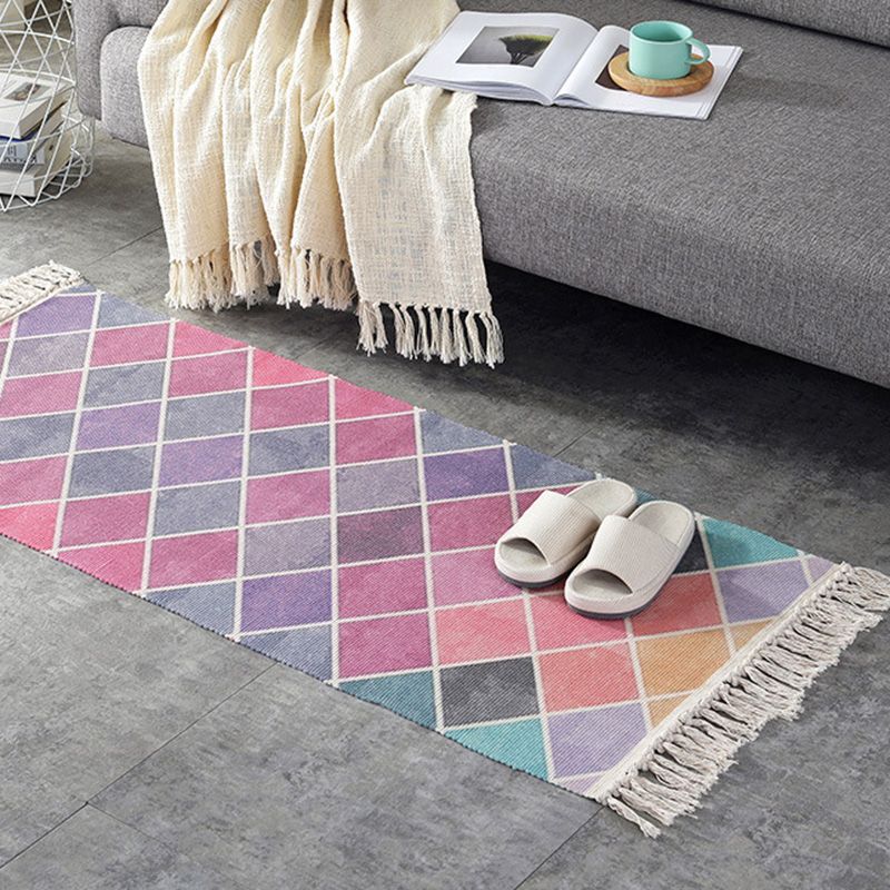 Tapis rétro multicolore décontracté.