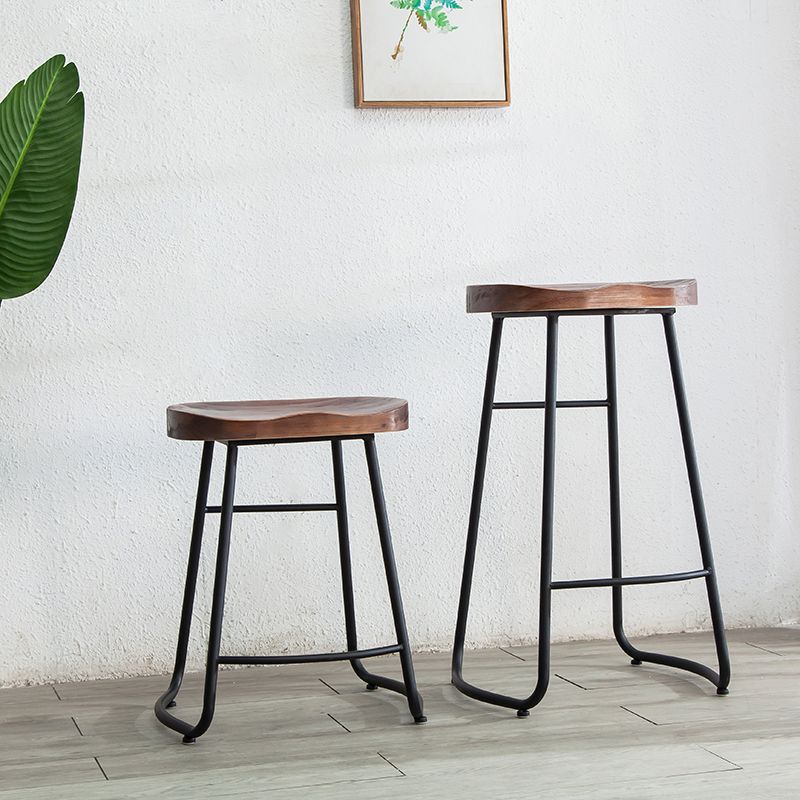Modern Armless Backless Counter Stool Iron Bar Stool with Wooden Seat and Pedal for Cafe