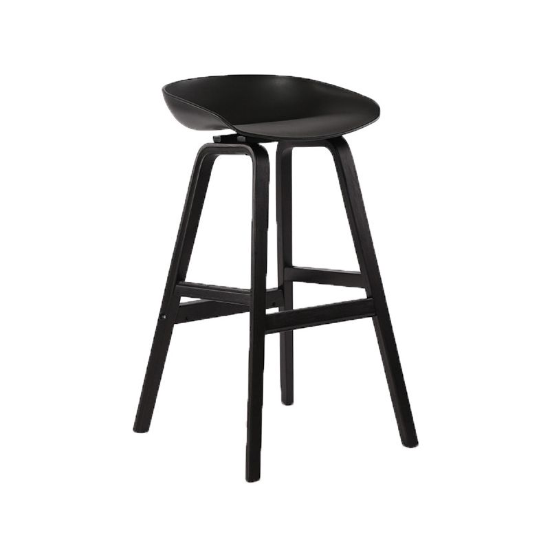 Taburetes de bar escandinavos sin respaldo de los taburetes plásticos de madera con el asiento del cubo