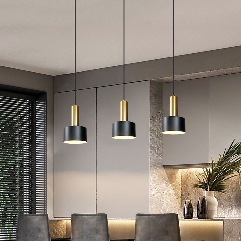 Lámpara de metal de electroplacas de luz colgante cilíndrico creativo moderno en negro y dorado