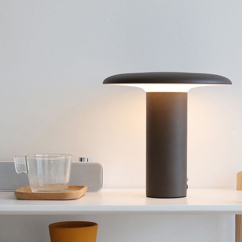 Cercle Table Light Style moderne Metal Night Table Lampe pour le chevet