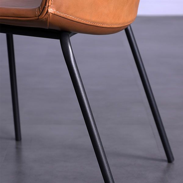 Silla de comedor con acabado mate de cuero de silla lateral con respaldo sólido de hotel contemporáneo