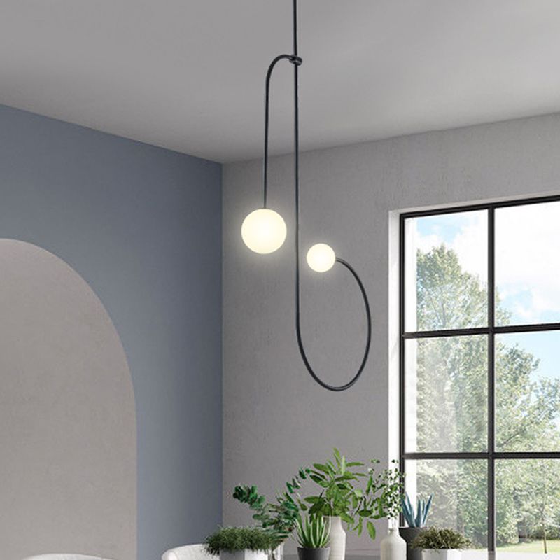 Gefrertete Opalglas Modo Hanging Light Kit einfache 2 Lampen schwarze LED -LED -Anhänger Kronleuchter mit gebogenem Arm
