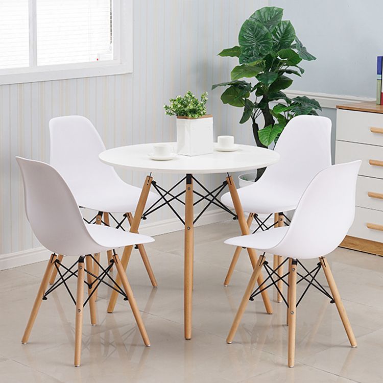 Sedia da sala da pranzo con finitura con posteriore matto solido.
