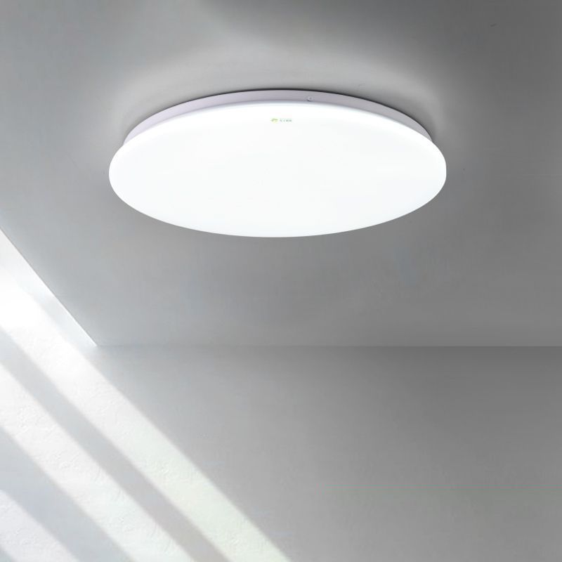 Luminaria de techo LED simplista con montaje empotrado para sala de reuniones de oficina